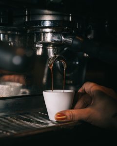 klassische Espressomaschine mit Siebträger